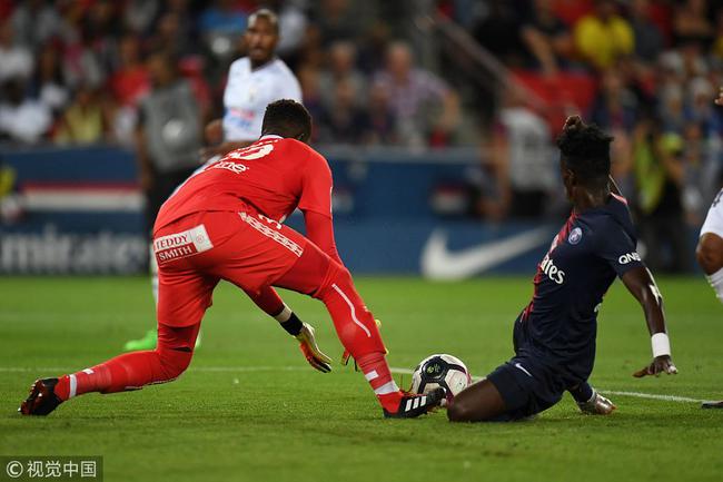 小维阿抢断门将后破门