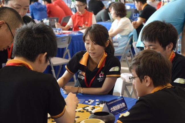  大阪队的美女棋手