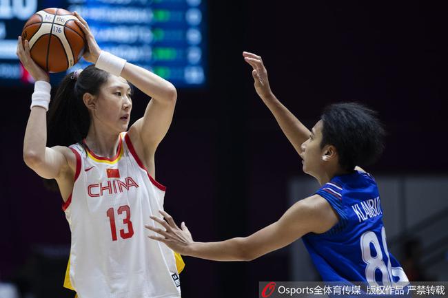 中国女篮首战大胜泰国队