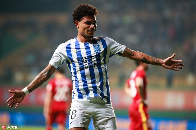 进球gif-卢琳任意球精准传中 乌索甩头扳平比分