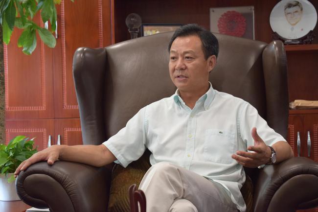 中奥体育董事长_体育生