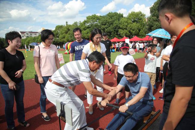 首届青浦区亲子运动嘉年华暨世界急救日主题活动开幕