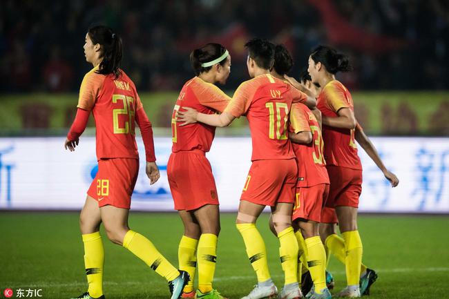 中国女足2-1胜芬兰