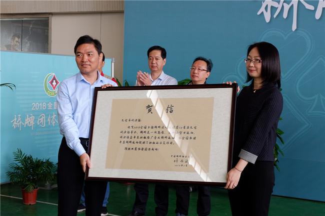 太仓市人民政府副市长顾建康接受贺信