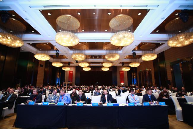 为期两天的会议吸引了200余位业界专家共话中国冰雪发展