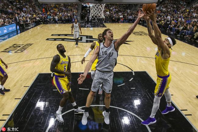 夢回巔峰!一個壓哨隔扣看哭多少湖人球迷,2010年冠軍隊的最後一人!(影)-黑特籃球-NBA新聞影音圖片分享社區