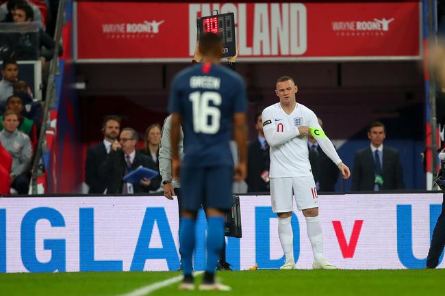 戴好袖标，最后一次登场