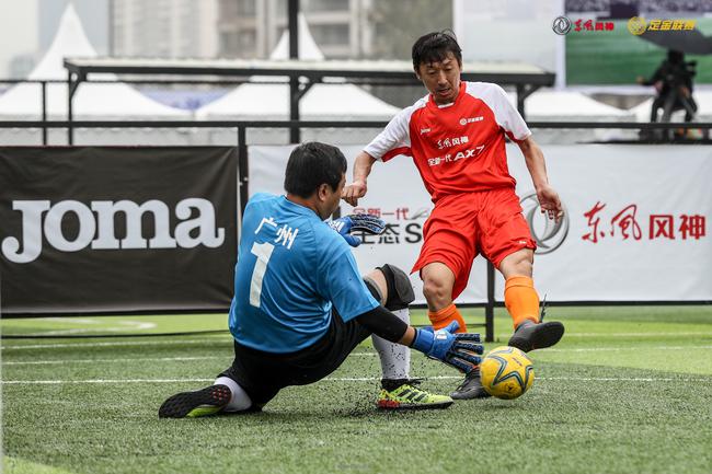 广州晖联盟门将扑救