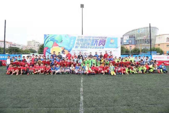 中国城市少儿足球联赛广州赛区开战 参赛球员