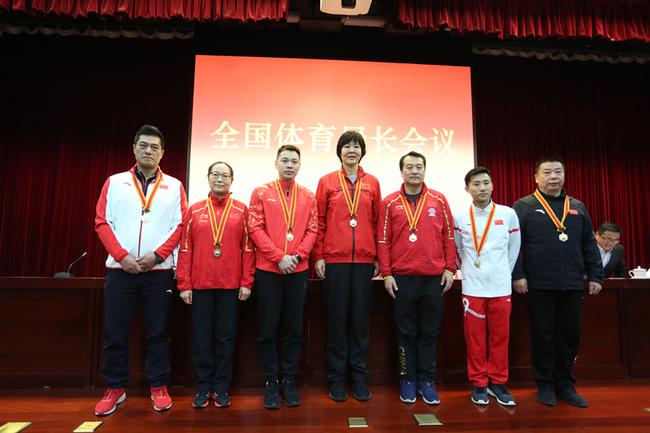 国家体育总局在全国体育局长会议上对2018年取得卓异收获的活动员、教练员进走了外彰