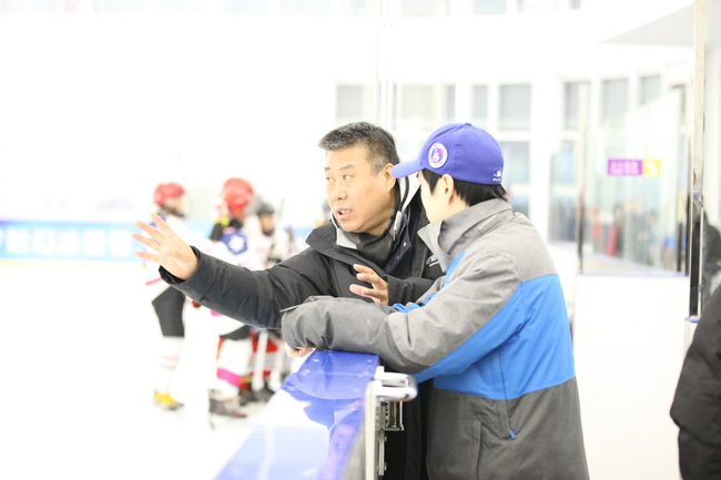 李民请示在现场和教练交流