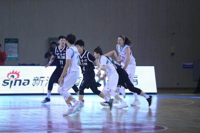 陕西女篮主场大胜天津
