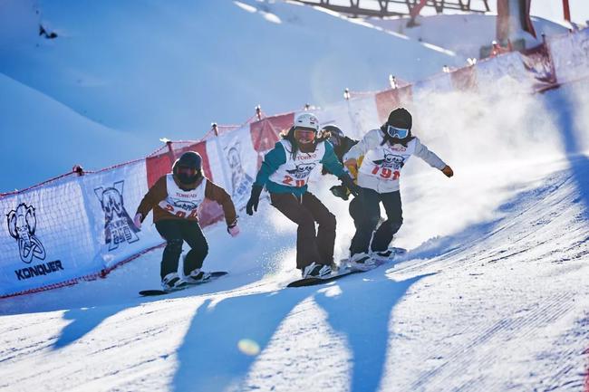▲探路者超级雪挑战赛追逐赛比赛现场