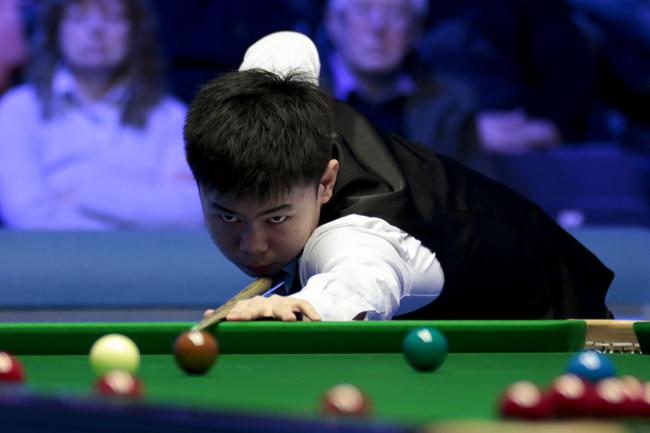 大奖赛丁俊晖4-1利索夫斯基 00后两破百胜金左手