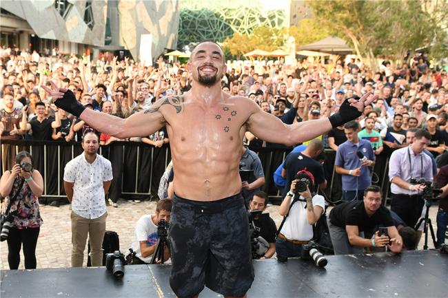维泰克尔因突发伤病退出了UFC234的冠军卫冕战
