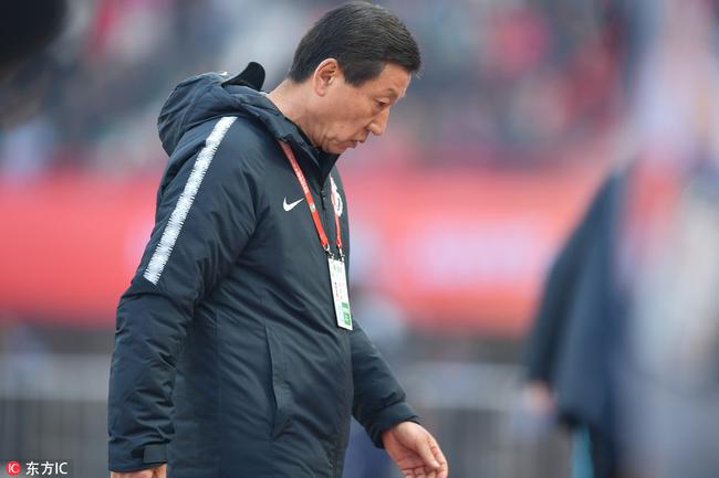 一方引援满分首秀不及格!航母差点翻沟 球迷急