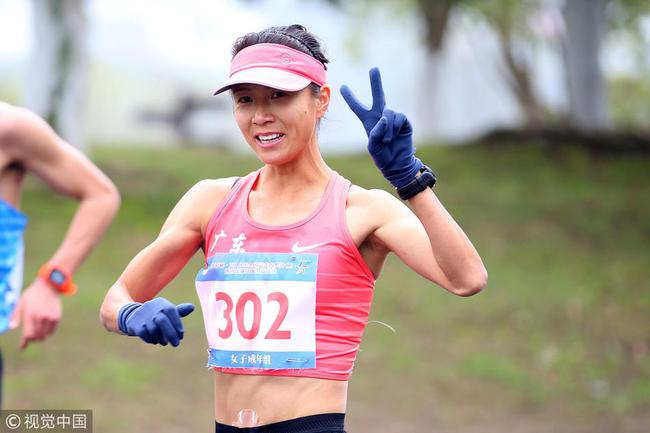 32岁的刘虹，将女子50公里竞走的世界纪录提高了足足5分钟