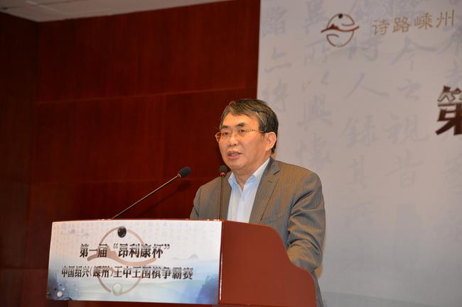 聂卫平在第一届“昂利康杯”中国绍兴(嵊州)王中王围棋争霸赛闭幕式上致词