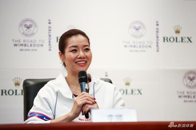 李娜批准采访