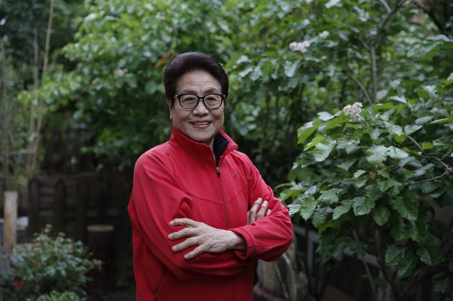 年过80岁的郑凤荣依旧精神矍铄。新京报记者 侯少卿 摄