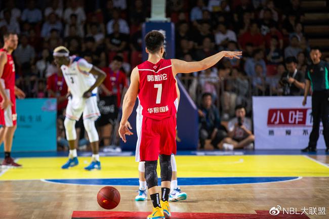 郭艾伦堂弟郭凯伦亮相NBL