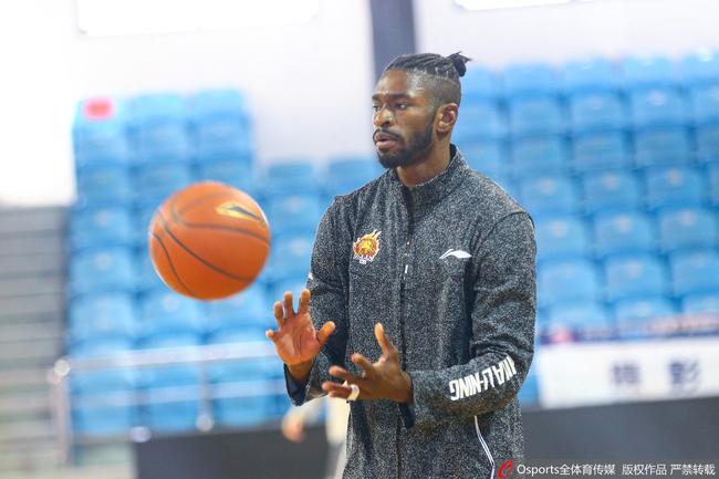 火箭再邀两名cba外援参加训练营 假保罗也去了