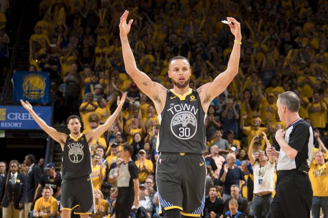 NBA史上最貴球票誕生!一張場邊座價格高達5.05萬美元,球迷一次性買兩張!-黑特籃球-NBA新聞影音圖片分享社區