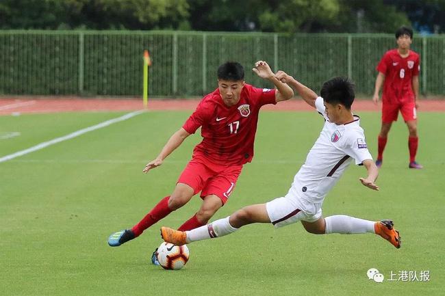 作为去年的U19青超联赛冠军,上港U19梯队在上周客场3:1战胜长春亚泰之后,以11胜5平1负积38分的成绩,高居积分榜榜首的位置,并且获得了半程冠军。