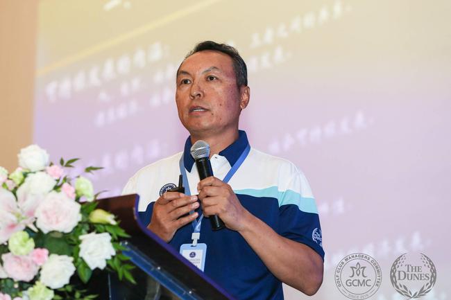 卢军先生台上讲话