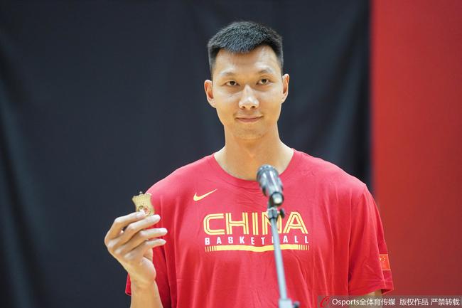 中国男篮球员。微信昵称都是什么呢