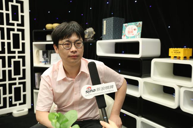 孟泰龄接受采访