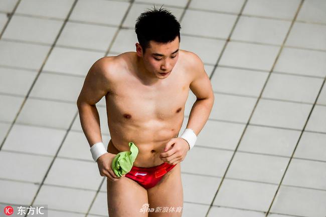 身兼三项的曹缘