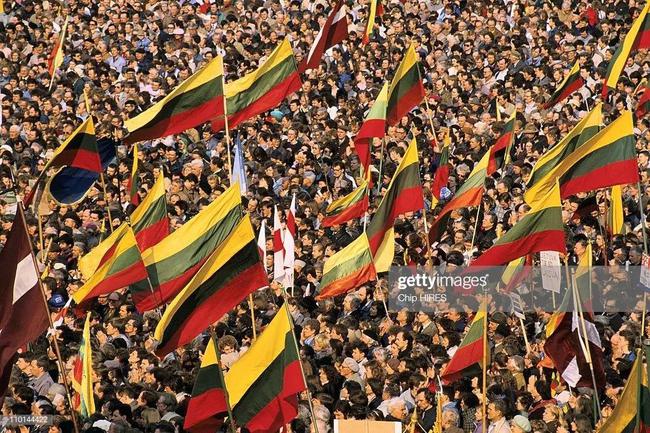 1990年,立陶宛民众欢庆独立