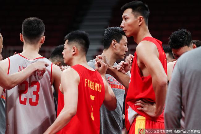 中国男篮古早迎战波兰队