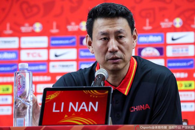中国男篮主教练李楠