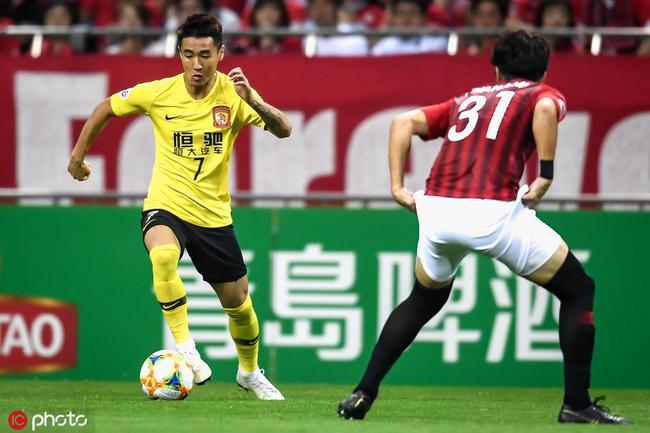 韦世豪打入一球,但越位无效