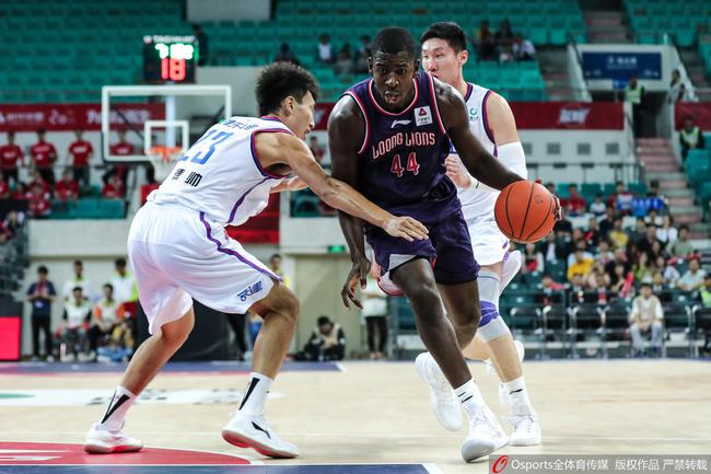 广州队外援尼克尔森36分11篮板