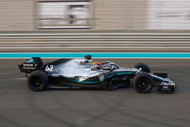 倍耐力完成18英寸f1轮胎测试〈阿布扎比 梅奔拉塞尔218圈〖完成了
