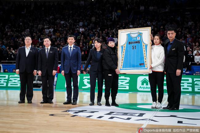 [¨球衣]吉喆球衣退役≦首钢≧!51号永远陪伴北京队战斗