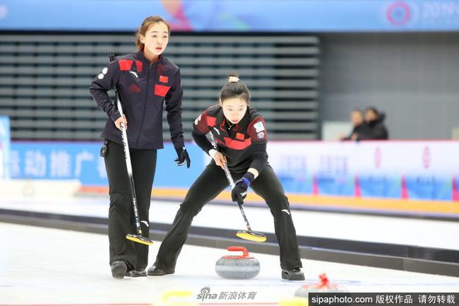 中国天津国际冰壶公开赛揭幕 中国女队首战取胜