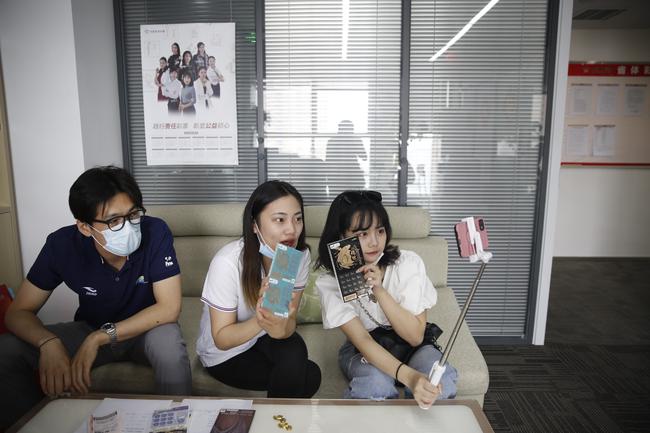 斗鱼携手李云迪公益直播带货并斗鱼 - 每个人的直播平台【官方指定平台】卖出两颗卫星