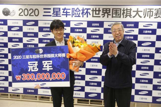 拿下三星杯冠军的柯洁,本赛季依旧暂时排名第一