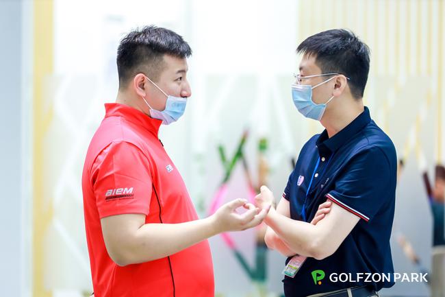 高尔夫尊中国COO陈雷来到展会现场,与众多行业客户亲切交流