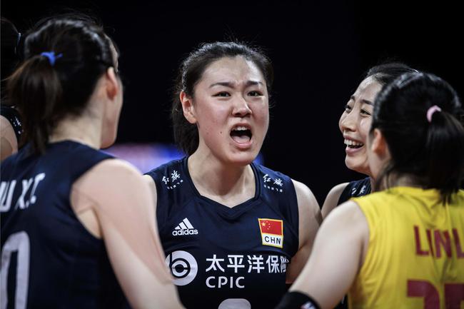 中国女排VS比利时第四局:中国痛失好局落败