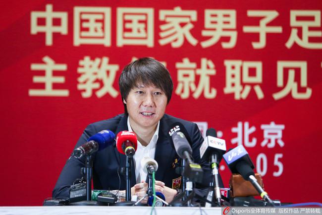 李铁将自动续约国足主帅 与球员共同征战12强赛