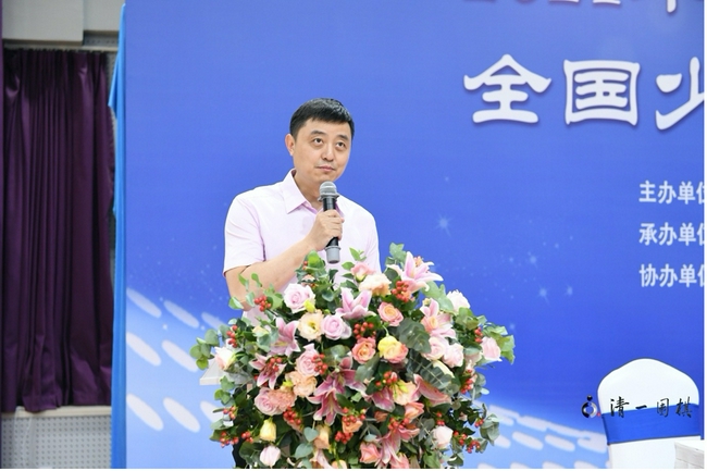 上海棋院副院长刘世振主持开幕式