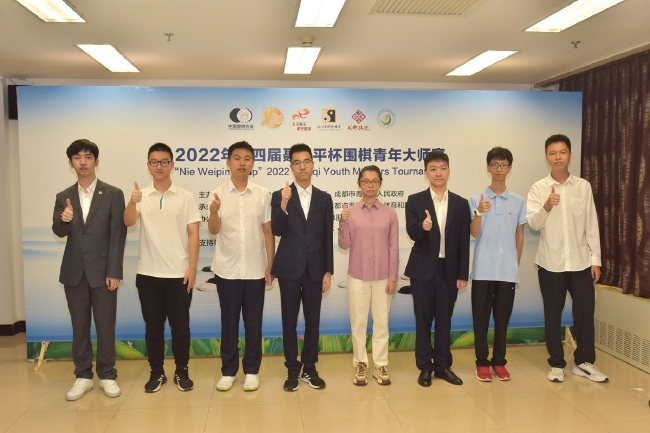 中国八位棋手赛前合影