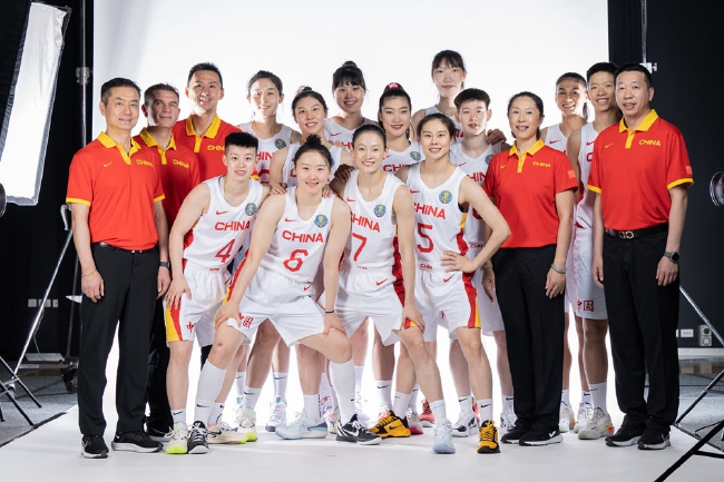 FIBA公布中国女篮12人名单 李月汝和韩旭领衔