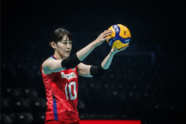 日本女排主攻井上爱里沙发球