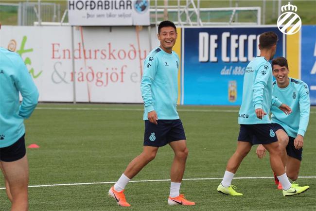 武磊替补出场28分钟7次触球 4脚传球1次射门